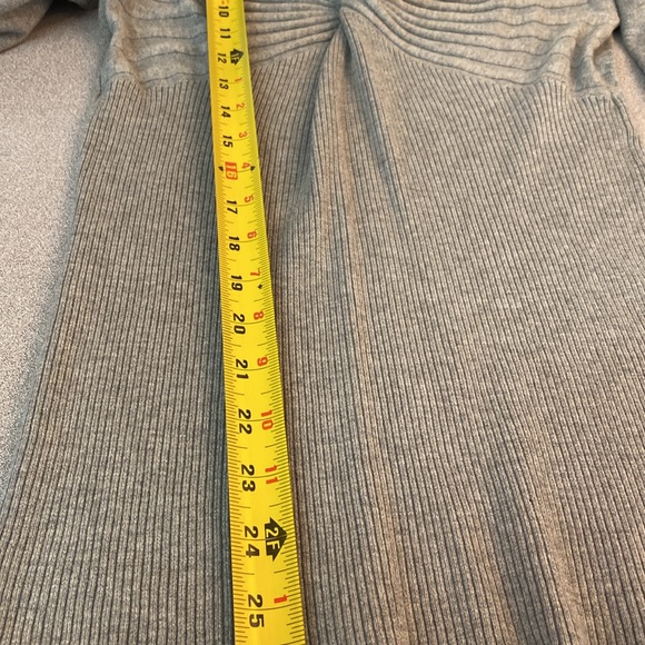 Candie’s - NWOT fitted, long sleeve sweater. Size L - Picture 8 of 8